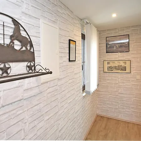 Apartment Bright Garden Retreat, Cleaning Included *