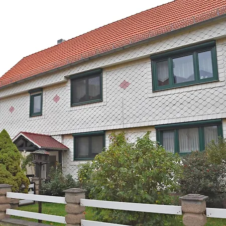 Bright Garden Retreat, Cleaning Included Apartment *