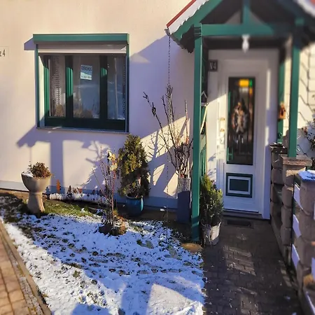 Bright Garden Retreat, Cleaning Included *